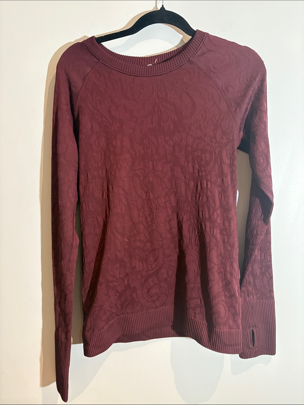 Women's Long-Sleeve Textured Crewneck Sweater - Burgundy